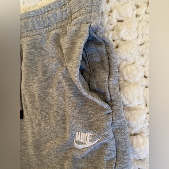 Nike grey jogging shorts - Picture 5 of 6